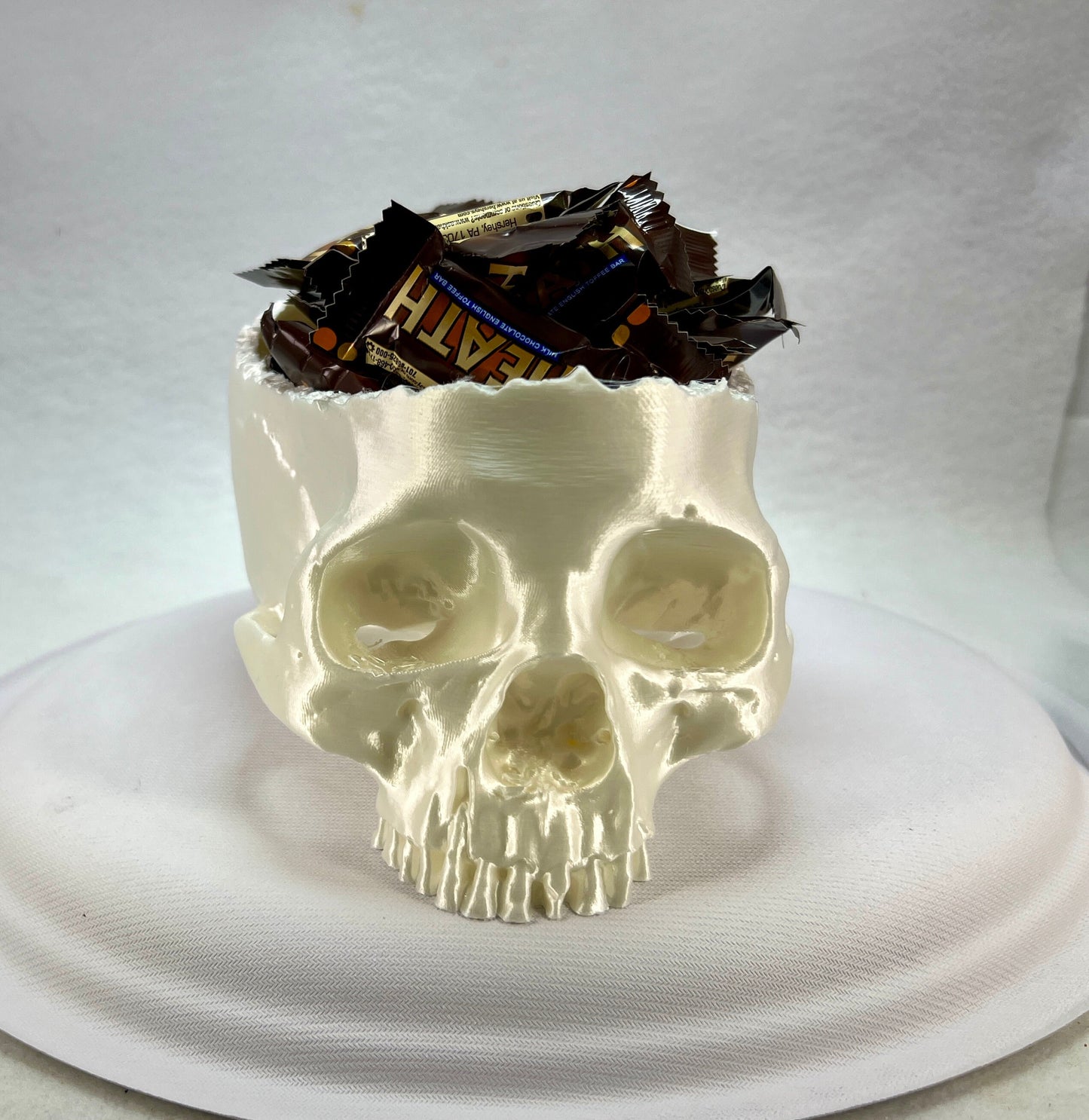 Spooktacular Halloween Skull Candy Bowl – Perfect for Trick or Treat Delights!